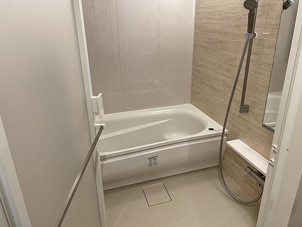 【浴室】浴室は追い炊き機能、浴室換気乾燥機能が付いています。