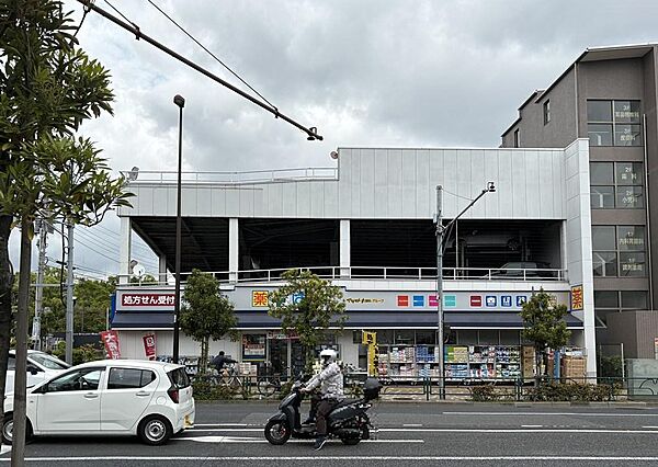 【周辺環境】ドラッグストア　どらっぐぱぱす東砂店まで842m　徒歩11分
