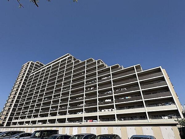 【バルコニー側の外観】南東向きのバルコニー。15階建ての14階のお部屋になります。日当たりも風通しも眺望も良好です。お気軽にお問い合わせください。