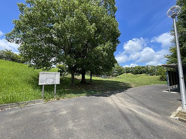 【周辺環境】 竜角寺近隣公園まで400m　徒歩5分です。