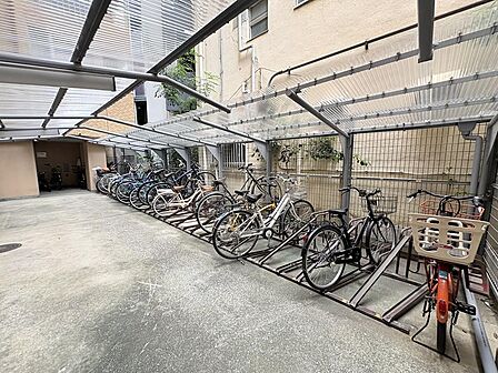 【駐輪場】駐輪場の様子です。月額 200円〜250円。空き状況は随時ご確認ください。