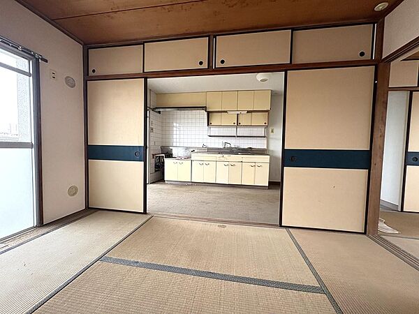 【室内】3DKの間取り。和室が3部屋あります。