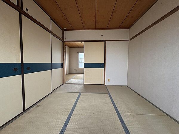 【室内】3DKの間取り。和室が3部屋あります。