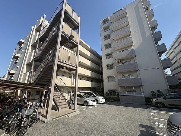 【駐車場】空有　月額　28000円。空き状況は随時ご確認ください。