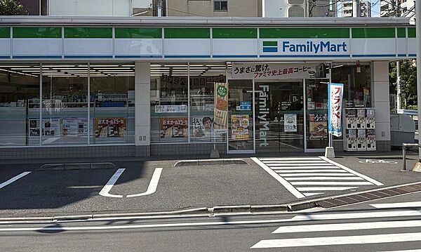 【周辺環境】コンビニ　ファミリーマート亀戸中之橋店まで250m　徒歩4分