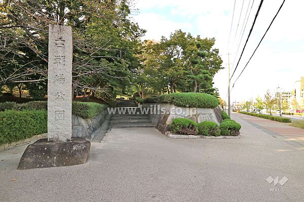 古戦場公園と郷土資料館の外観