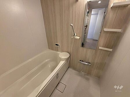 浴室(CG加工済み)足を伸ばして入浴できるユニットバスです。丁寧にお使いです。
