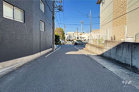 敷地東側の前面道路