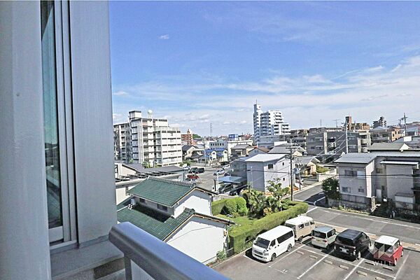 バルコニーからの眺め（南東方向）［2026年5月7日撮影］