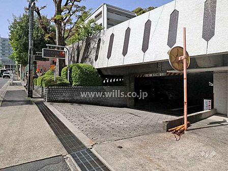 敷地内駐車場出入り口