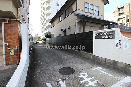 駐車場出入り口