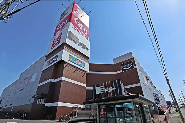 ドミー(瀬戸菱野店)の外観