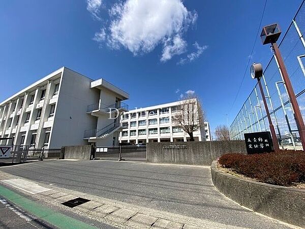 可児市立蘇南中学校 710m