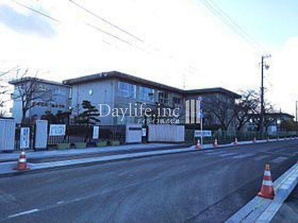 各務原市立中央小学校 950m