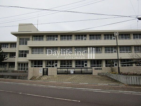 各務原市立桜丘中学校 1340m