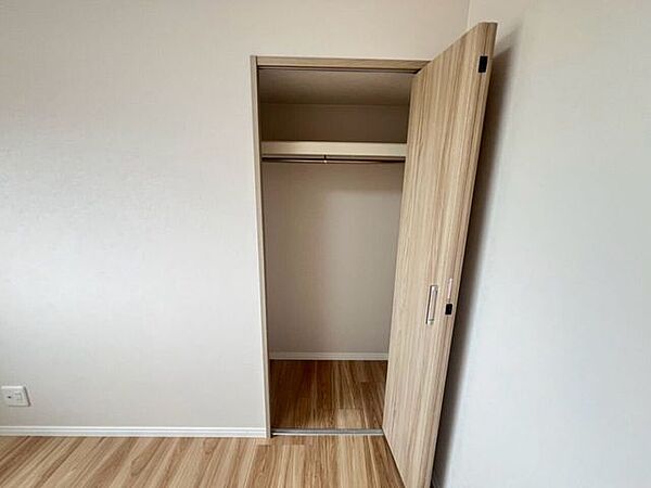 洋室5帖・収納も充実しています！