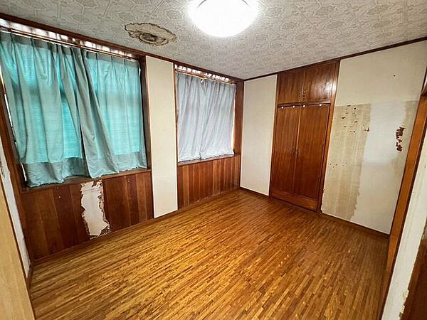 洋室6帖。書斎や子供部屋など使い方いろいろ。(AI荷物除去済)