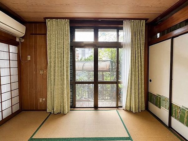 6畳和室、明るく快適な空間！(AI荷物除去済)