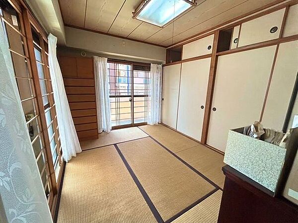 南側、AI加工で家具・家電を消しています