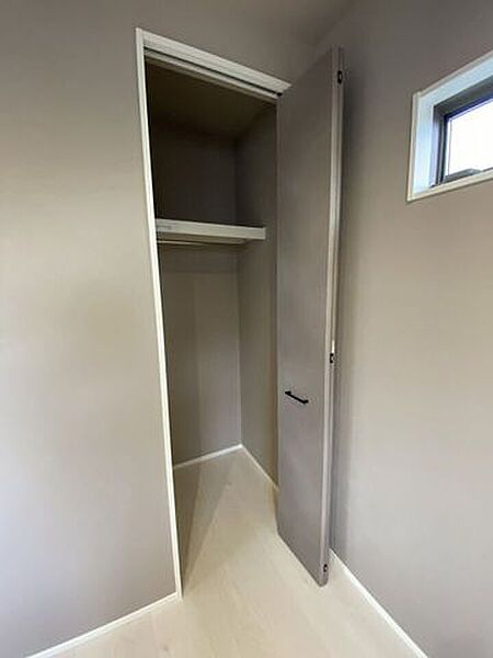 かさばる衣類もしっかりと収納できすっきりしたお部屋作りの手助けを！！