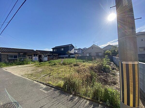 広い土地で、駐車やお庭スペースもたっぷり確保できます♪