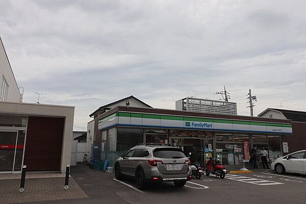 ファミリーマート松山古川北一丁目店 620m
