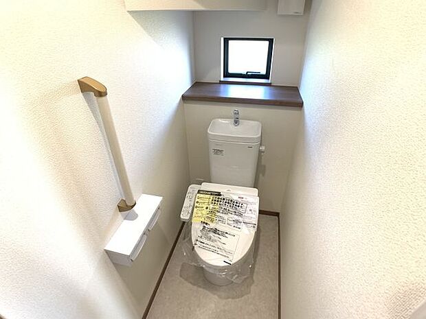 三大水回りの一つ…トイレは生活に欠かせない空間。シンプルで清潔感のある空間をご体感していただけます♪