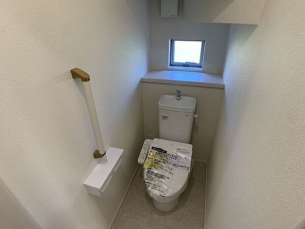 三大水回りの一つ…トイレは生活に欠かせない空間。シンプルで清潔感のある空間をご体感していただけます♪