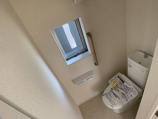 三大水回りの一つ…トイレは生活に欠かせない空間。シンプルで清潔感のある空間をご体感していただけます♪