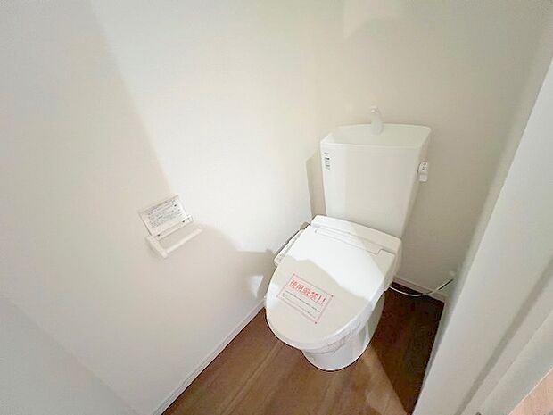 白を基調とした清潔感のあるトイレです☆