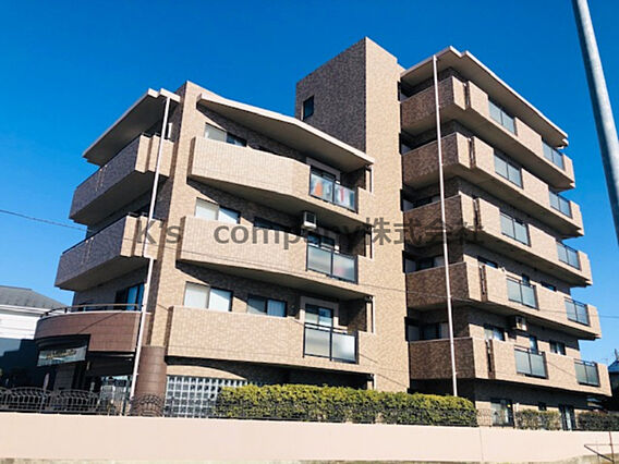 地上6階建ての...
