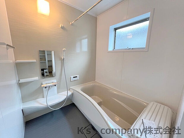 白を基調とした清潔感のある浴室です☆