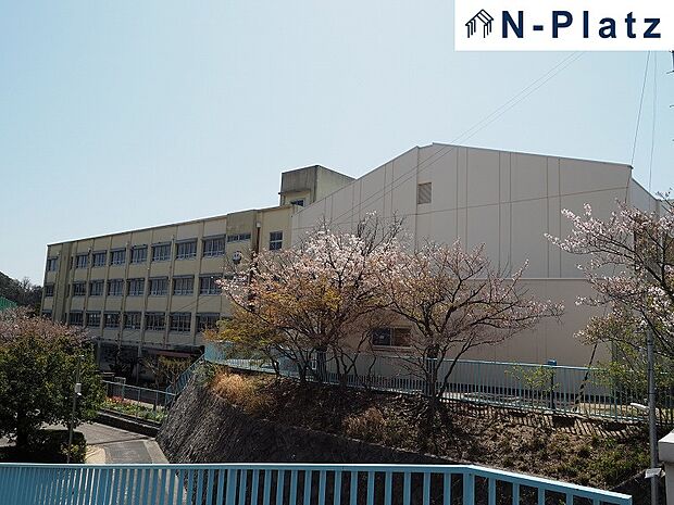 高倉中学校まで約450ｍ