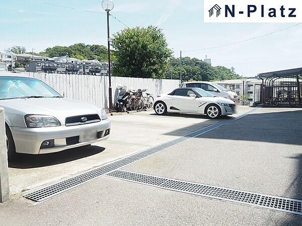 駐車場の空き状況は担当者までお問い合わせください。