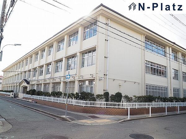 兵庫中学校まで約650ｍ