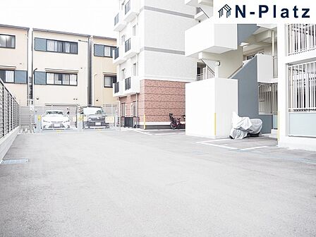 駐車場の空き状況は担当者までお問い合わせください。