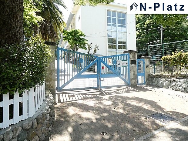 北須磨小学校まで約1400m