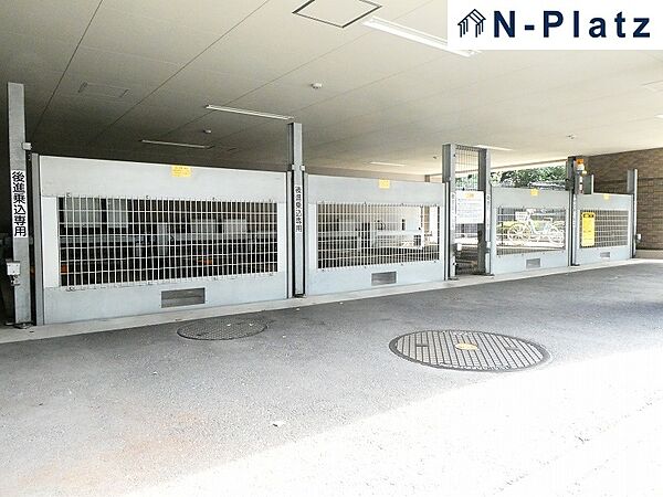駐車場の空き状況は担当者までお問い合わせください。