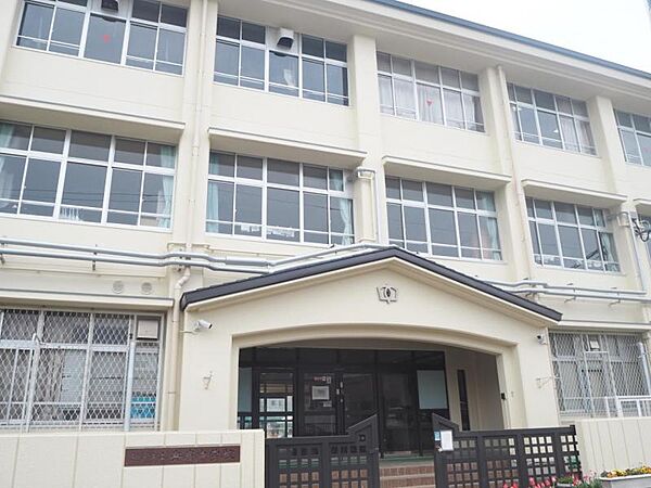 兵庫中学校まで約600ｍ