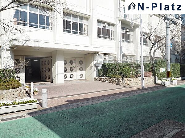 板宿小学校まで約1200ｍ