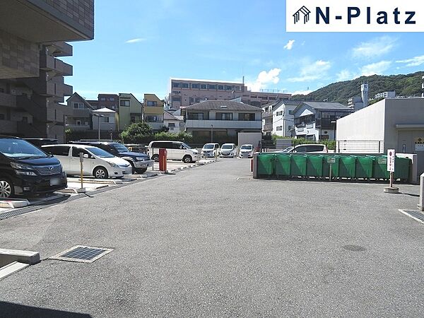 駐車場の空き状況は担当者までお問い合わせください。