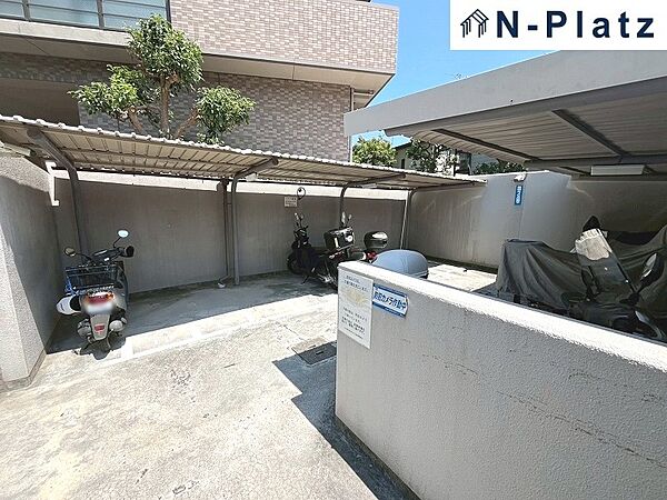 駐輪場は屋内にございます♪