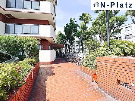 南側が高い建物がありませんので、全体的に明るいマンションです！