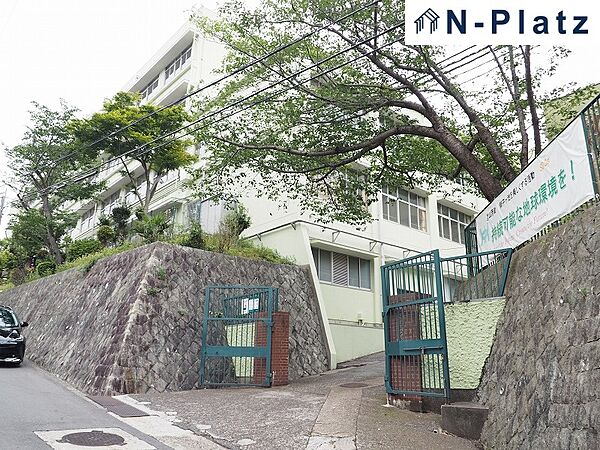 丸山ひばり小学校まで約750ｍ