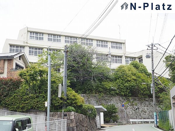 雲雀丘中学校まで約400ｍ