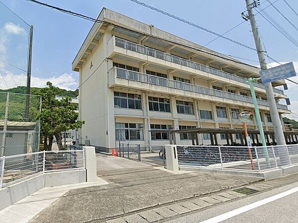 三里中学校