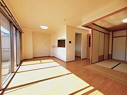 アルファステイツ梅ノ辻 3F 3LDKのリビング/ダイニング