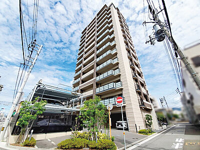 外観：【外観】専有面積90.81平米のゆとりのある居住空間です