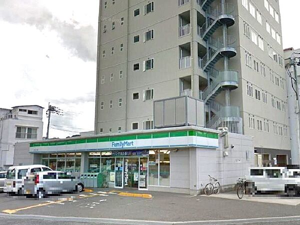 ファミリーマートかるぽーと前店