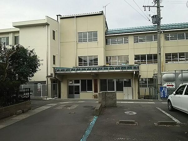 三輪小学校 620m